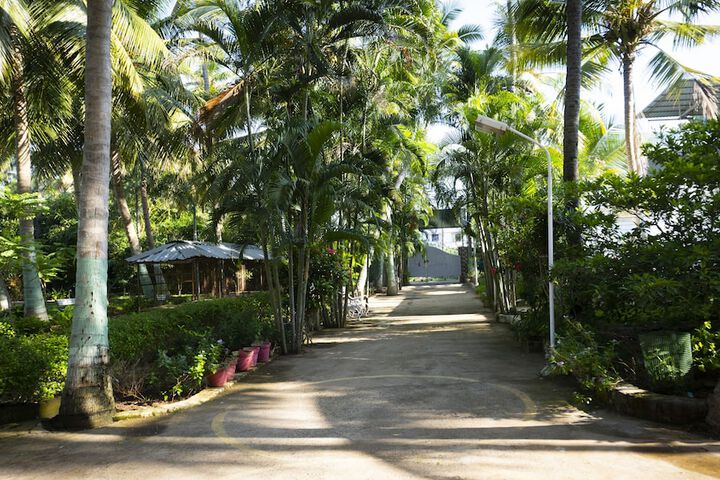 Hotel Exterior 40 of 43