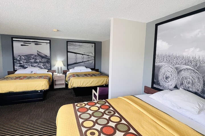 1 Queen Bed (21 of 26)