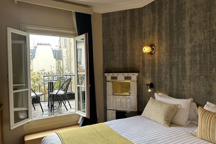 Room 33 of 221