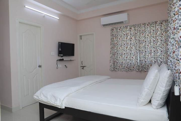 Room 5 of 15
