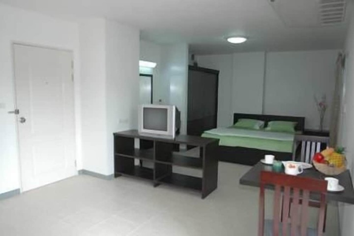 Room 7 of 18