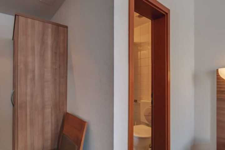 Room 11 of 21