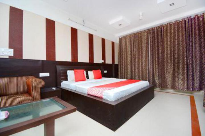 HOTEL PICCADILY BY OYO ROOMS