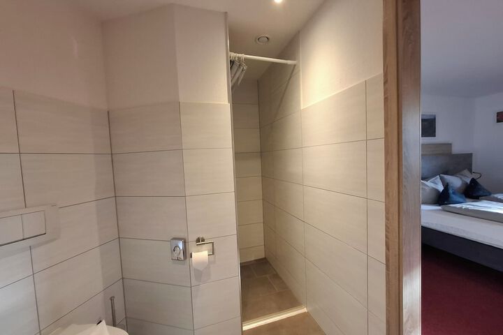 Room 17 of 18