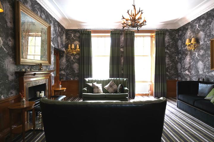 Entrance & Lobby