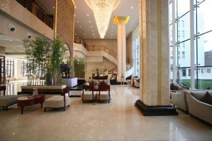 Entrance & Lobby