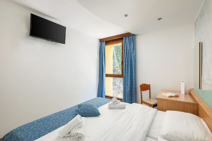 Room 4 of 56