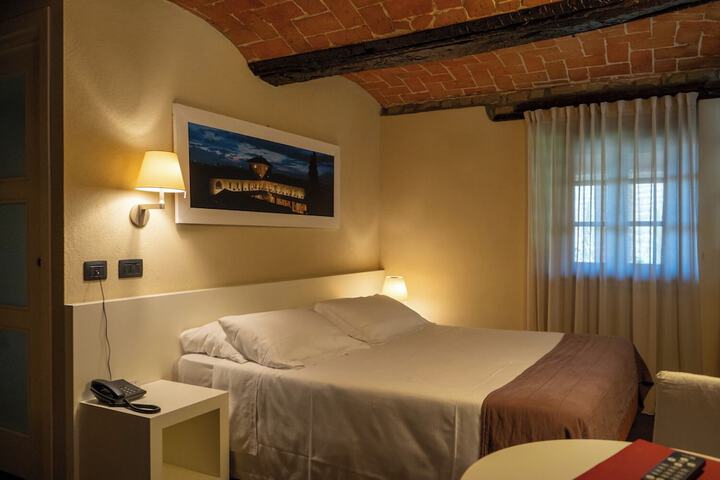 Room 14 of 64