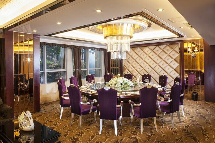 Dining 17 of 21
