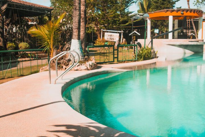 Hotel with Pool