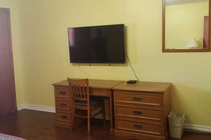 Room 27 of 43