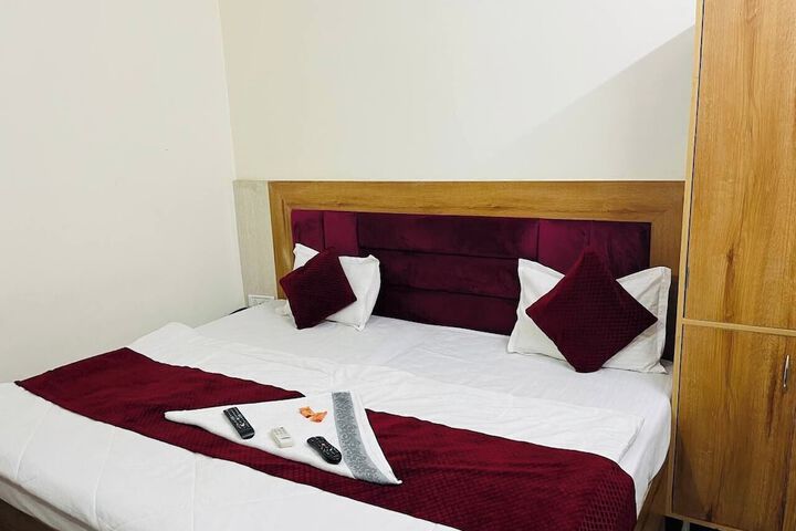 Room 13 of 17