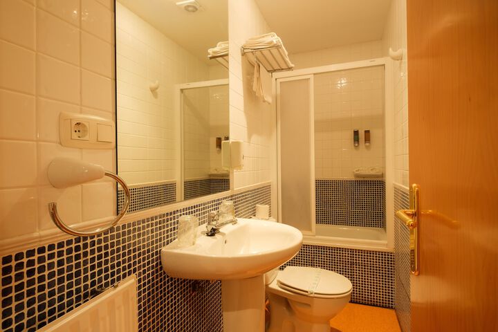 Room 18 of 27