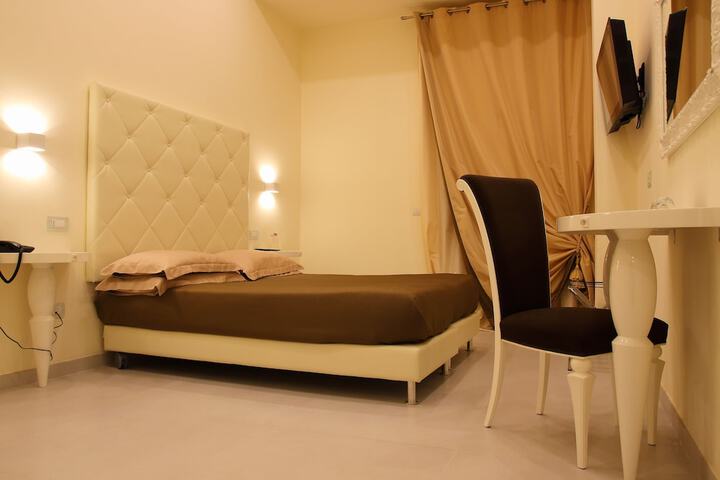 Room 36 of 208