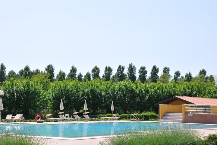 Pool 40 of 58