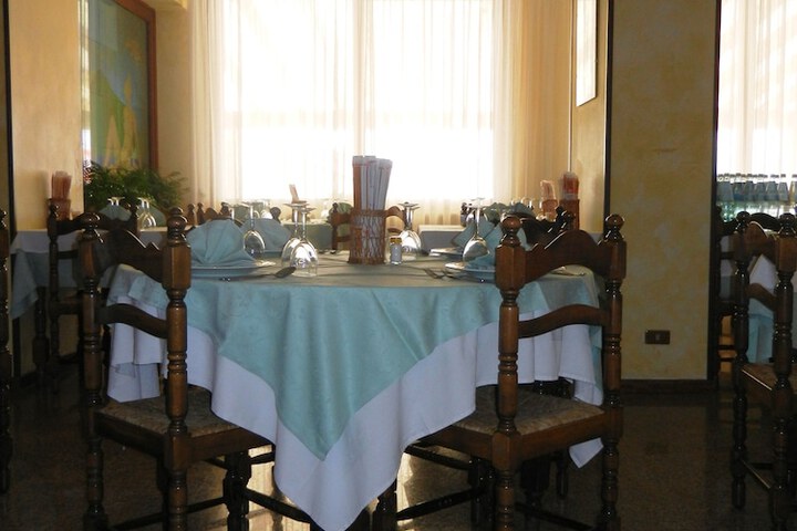 Dining 32 of 62