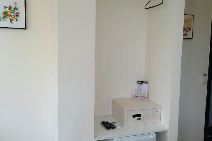 Room 9 of 47