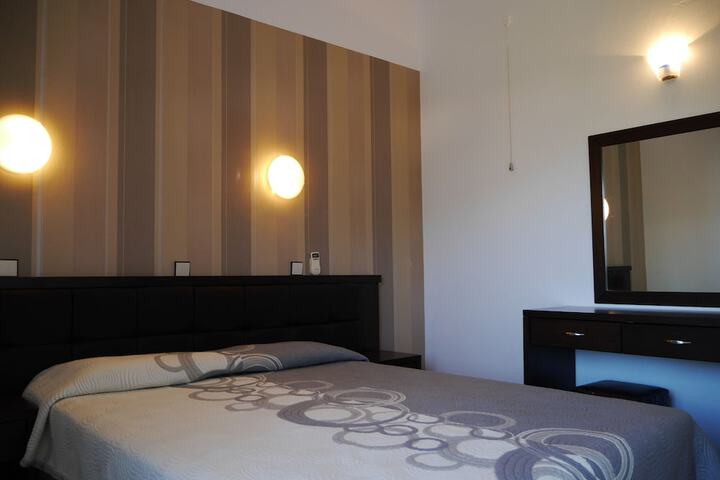 Room 11 of 73