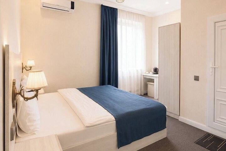Room 13 of 26