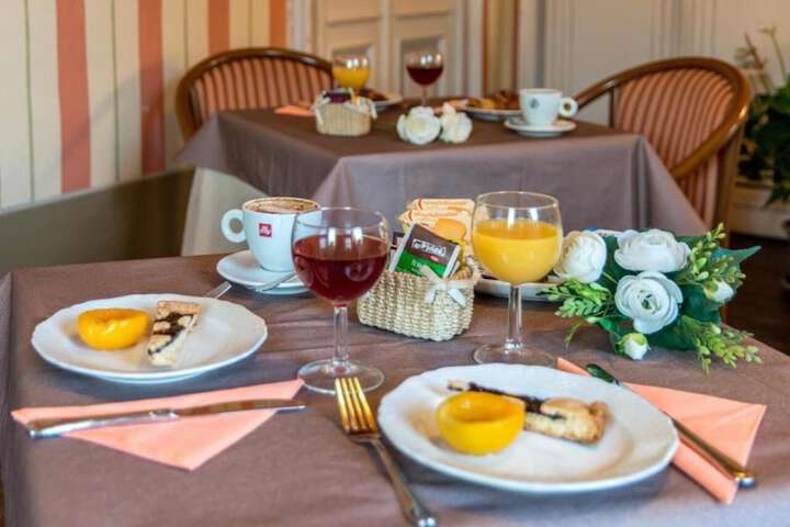 Breakfast/Coffee Service 9 of 17