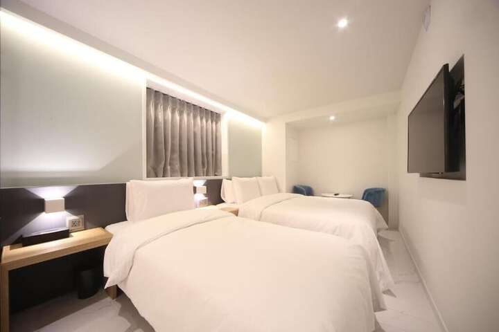 Room 30 of 36