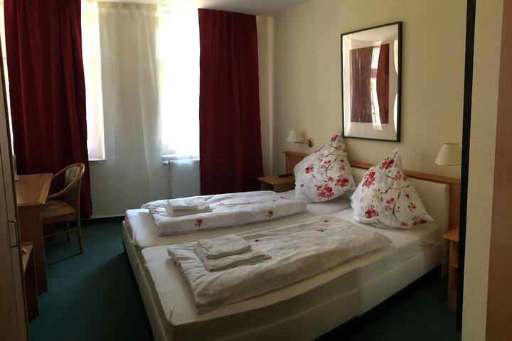 Room 4 of 35