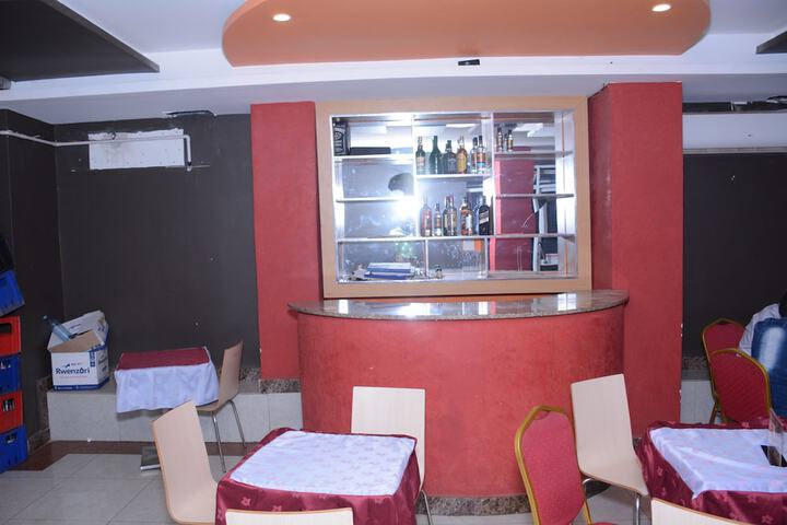 Lounge 23 of 32