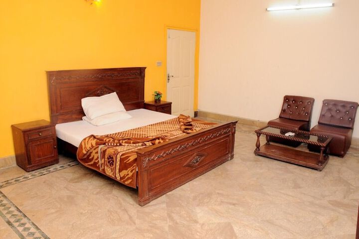 Room 4 of 30