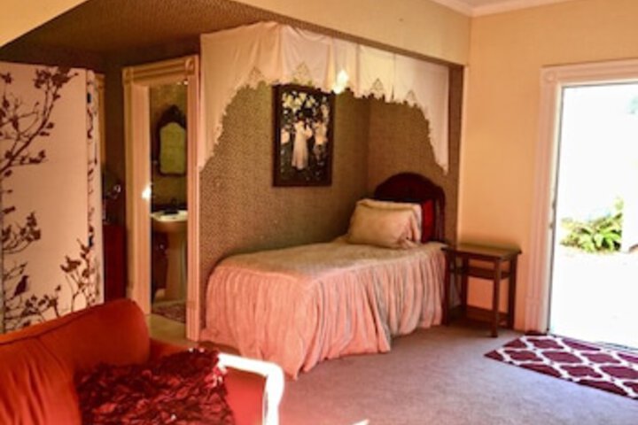 Room 16 of 123