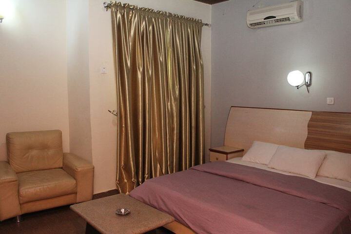 Room 5 of 28