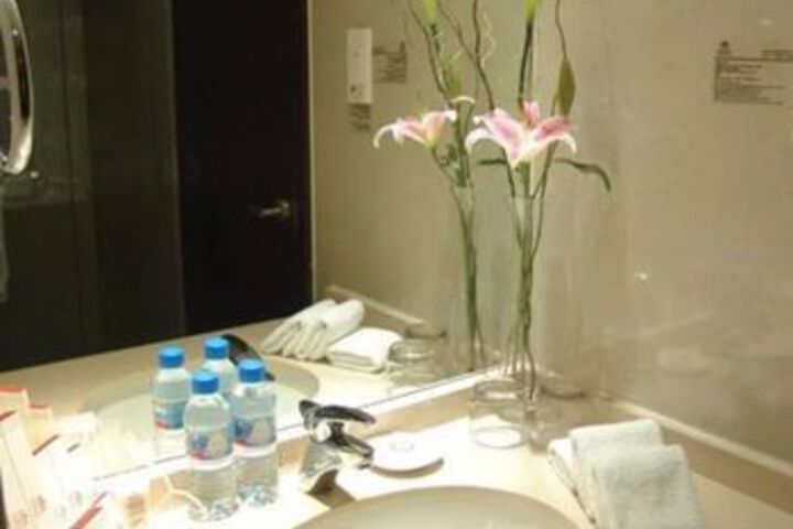 Room 3 of 17
