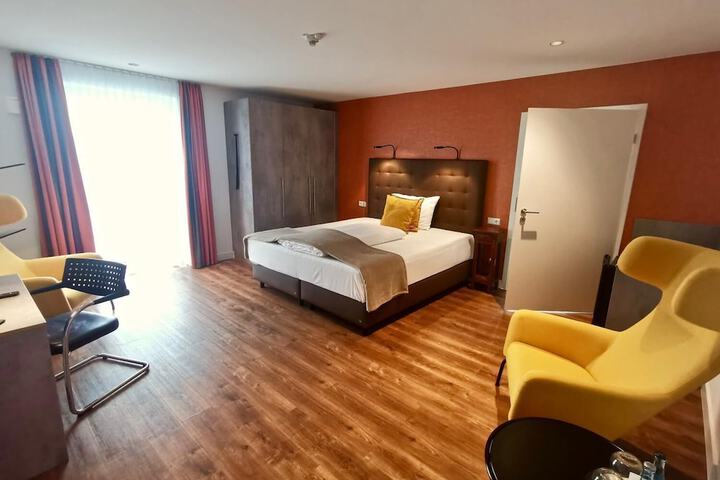 Room 6 of 31