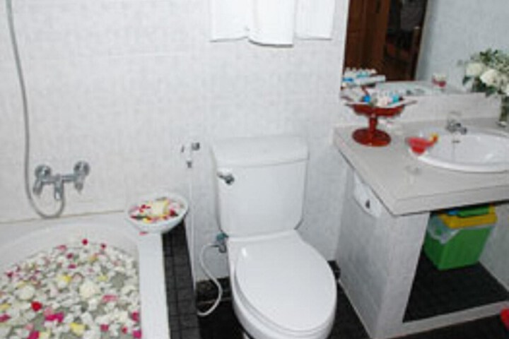 Room 15 of 32
