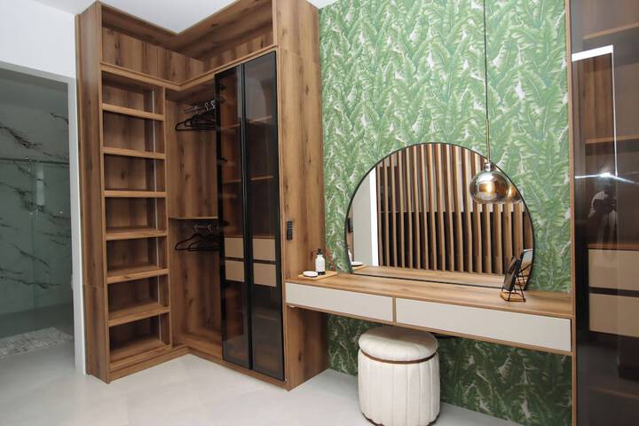 Room 6 of 74
