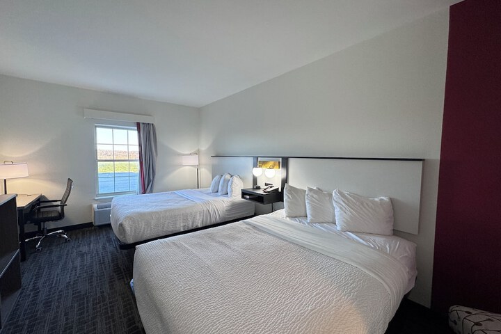 2 Queen Beds (3 of 7)