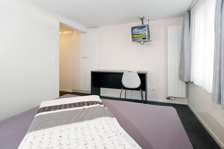 Room 15 of 46