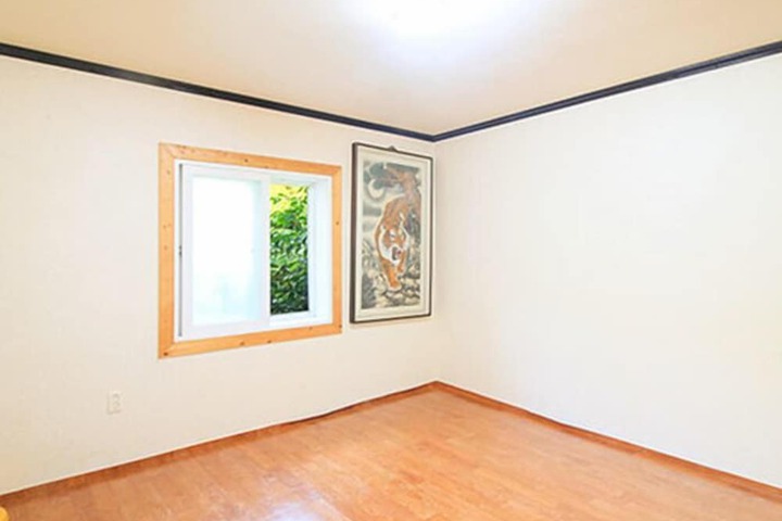 Room 9 of 22