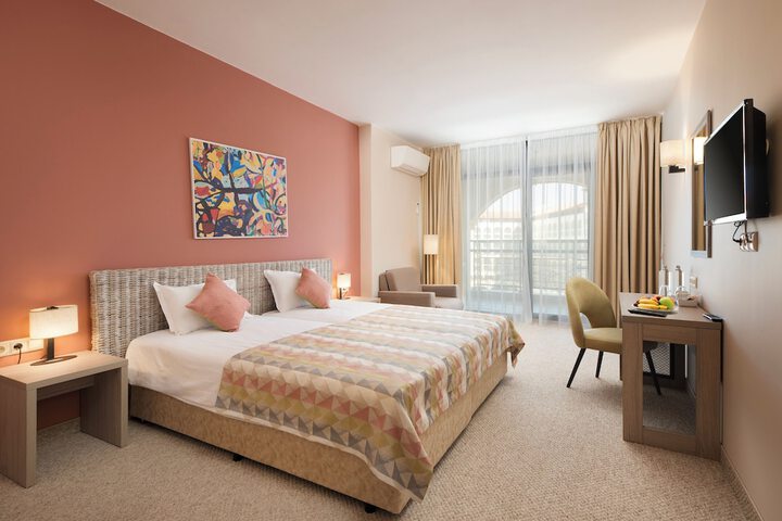 Room 4 of 87