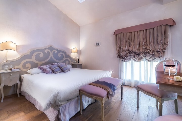 Room 2 of 65