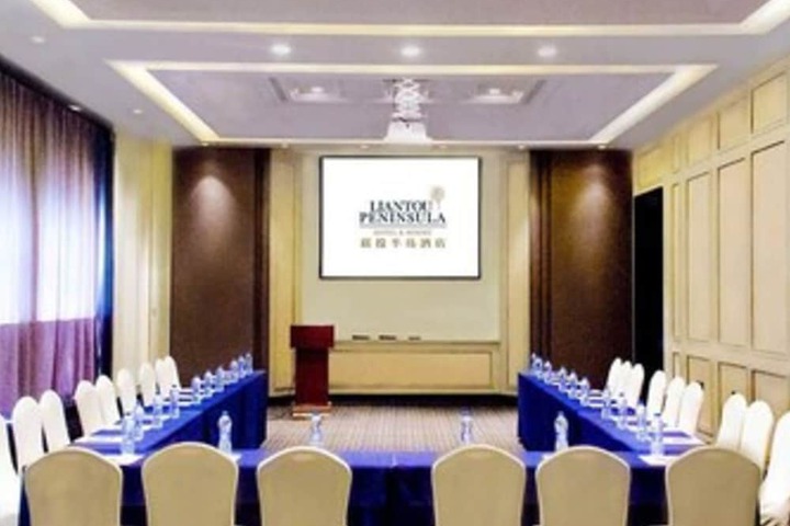 Ballroom/Hall 50 of 62
