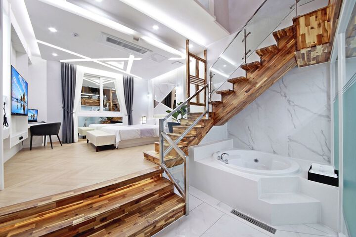 Room 26 of 61