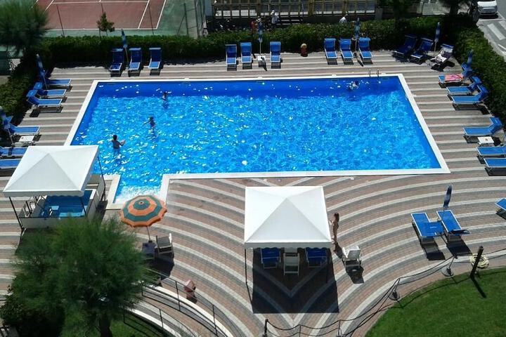 Pool 13 of 52