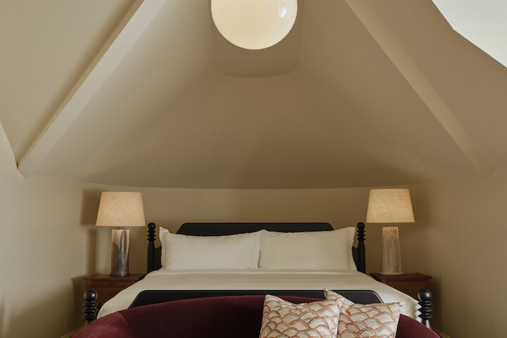 Room 5 of 74