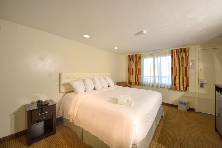 Room 30 of 207