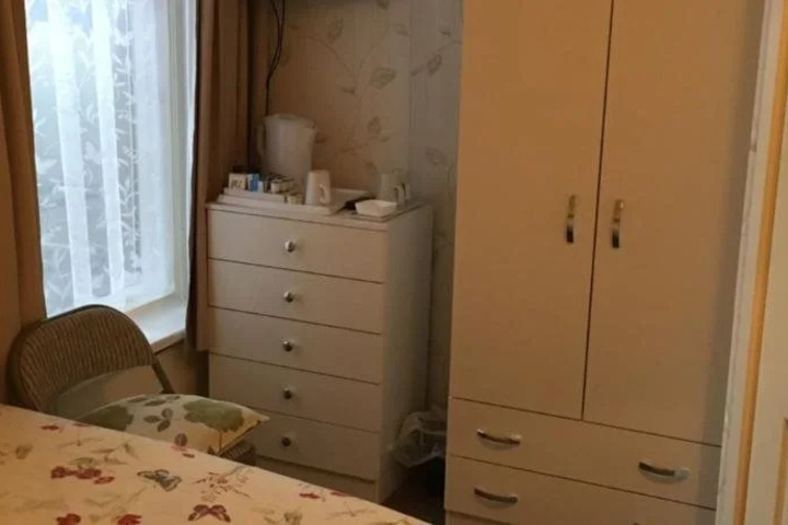 Room 4 of 12