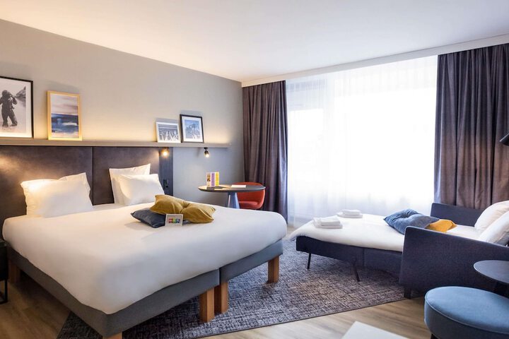 Room 34 of 104