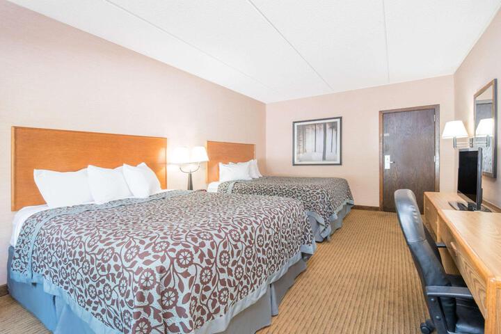 1 King Bed (1 of 11)