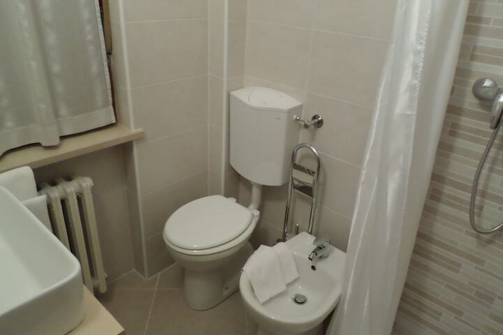 Room 32 of 50