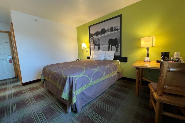 Room 5 of 28
