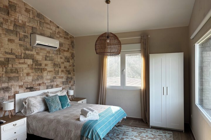 Room 16 of 108